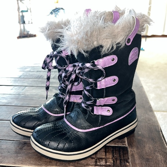 Sorel Kids Joan of Arctic Winter Snow Fur Lined Boots Black Purple Sz 5 - Picture 1 of 10